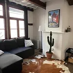 La Petite Maison De L'impasse * לייז'